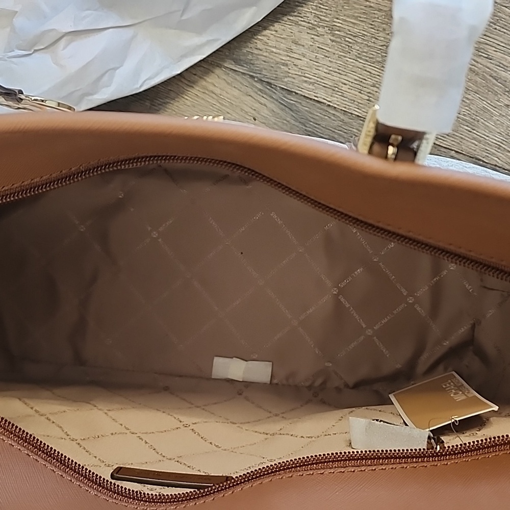 LARGE MICHEL KORS BAG. - Picture 9 of 12